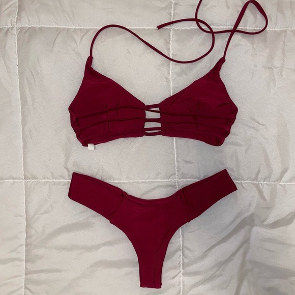 Burgundy bikini - Picture 2 of 2